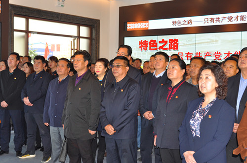 参观1_副本.jpg 参观1_副本.jpg